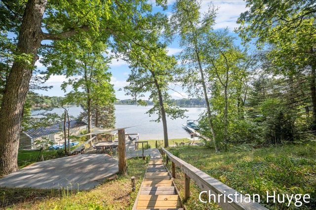 8818 E 128th Street, Sand Lake, MI 49343