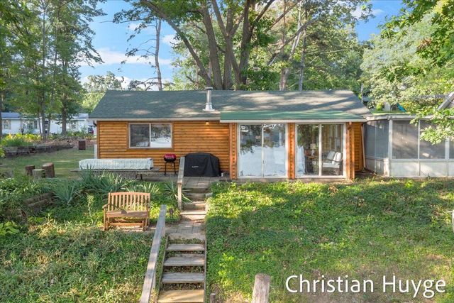 8818 E 128th Street, Sand Lake, MI 49343