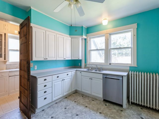 1070 37th Street, Des Moines, IA 50311