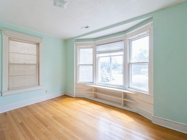 1070 37th Street, Des Moines, IA 50311