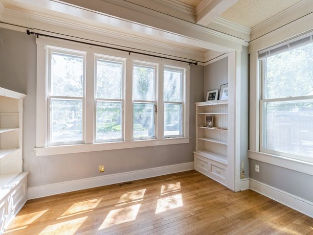 1070 37th Street, Des Moines, IA 50311