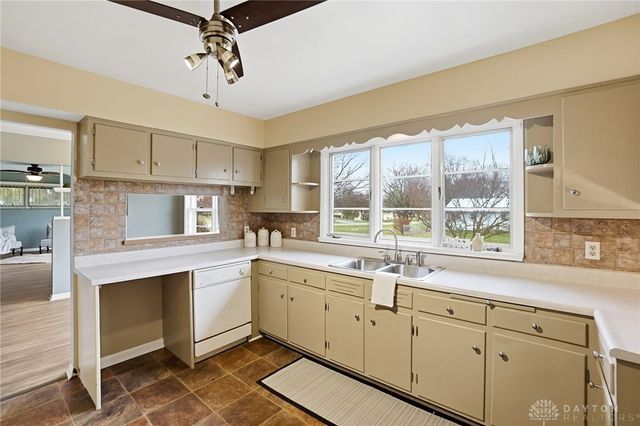 419 Candace Drive, Springfield, OH 45504