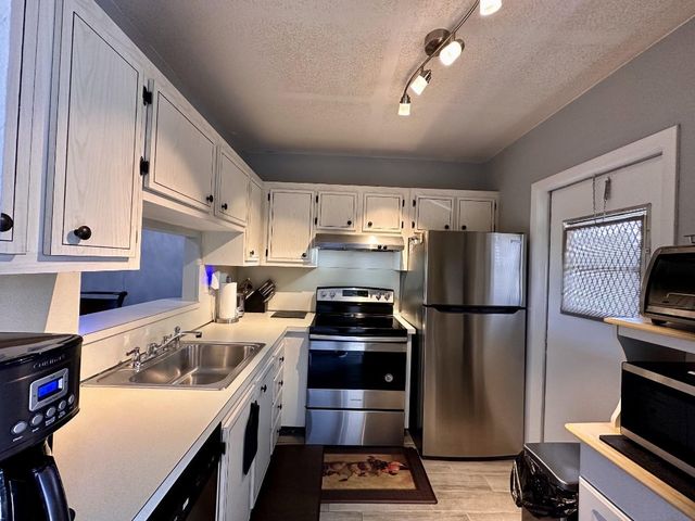 3506 NW 49th Avenue 612, Lauderdale Lakes, FL 33319