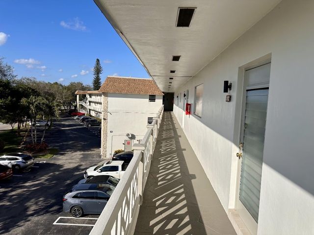 3506 NW 49th Avenue 612, Lauderdale Lakes, FL 33319