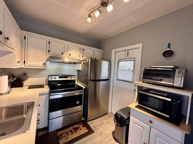 3506 NW 49th Avenue 612, Lauderdale Lakes, FL 33319