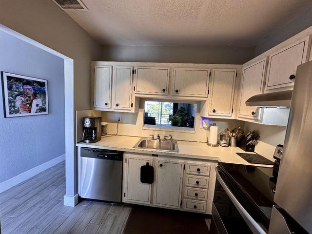 3506 NW 49th Avenue 612, Lauderdale Lakes, FL 33319