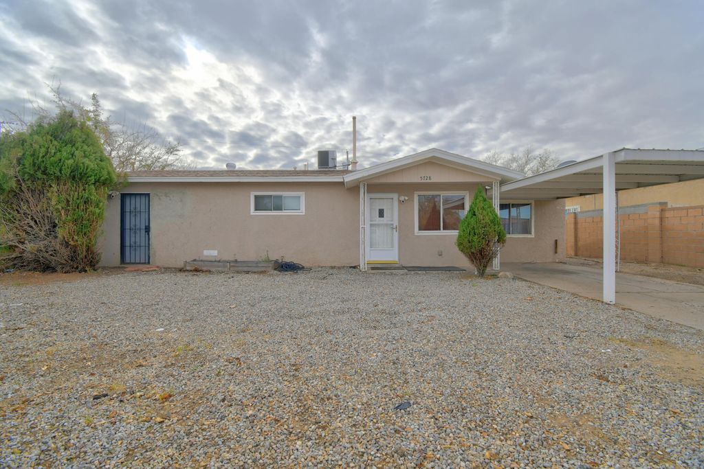 5728 Giomi Place NW, Albuquerque, NM 87105