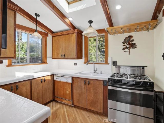 3950 De Longpre Avenue, Los Angeles, CA 90027