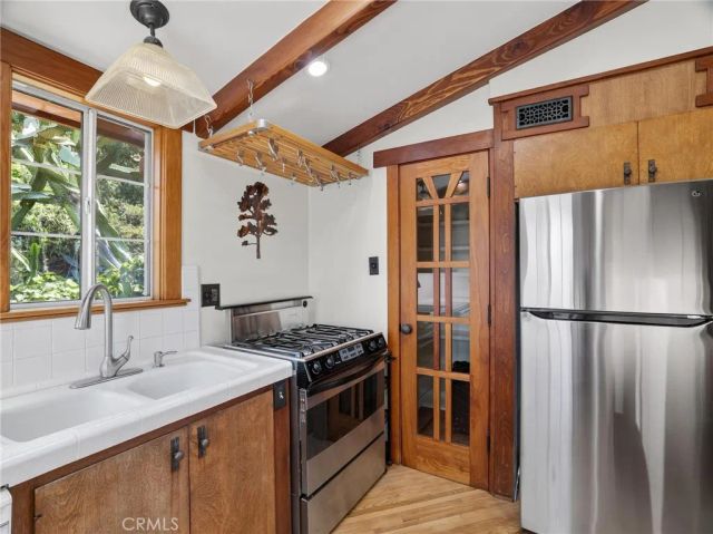 3950 De Longpre Avenue, Los Angeles, CA 90027
