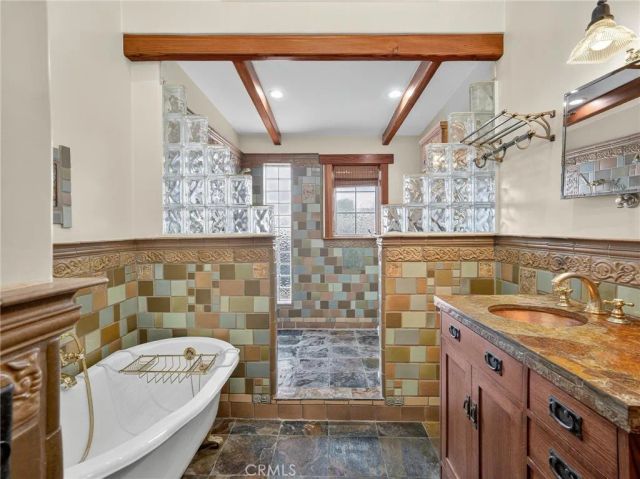 3950 De Longpre Avenue, Los Angeles, CA 90027