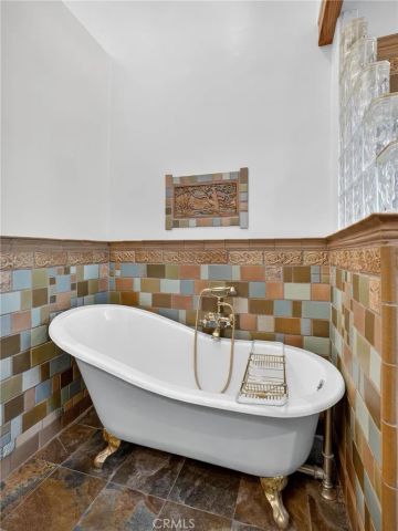 3950 De Longpre Avenue, Los Angeles, CA 90027