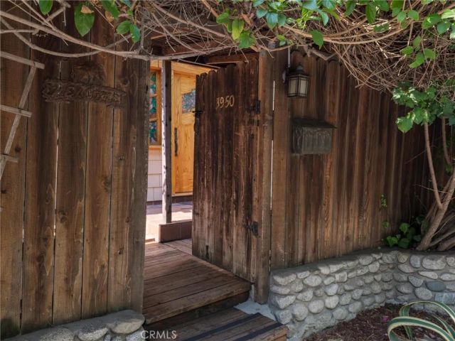 3950 De Longpre Avenue, Los Angeles, CA 90027