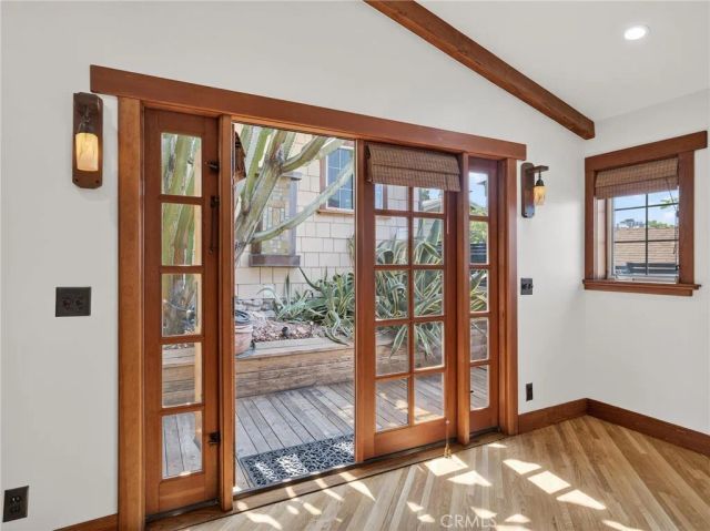3950 De Longpre Avenue, Los Angeles, CA 90027