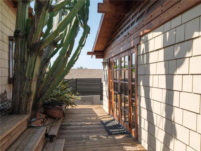 3950 De Longpre Avenue, Los Angeles, CA 90027