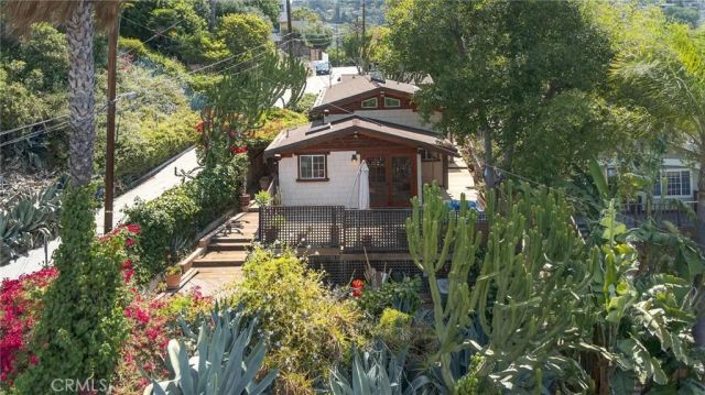 3950 De Longpre Avenue, Los Angeles, CA 90027