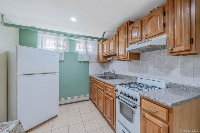51-78 72nd Place, Maspeth, NY 11377