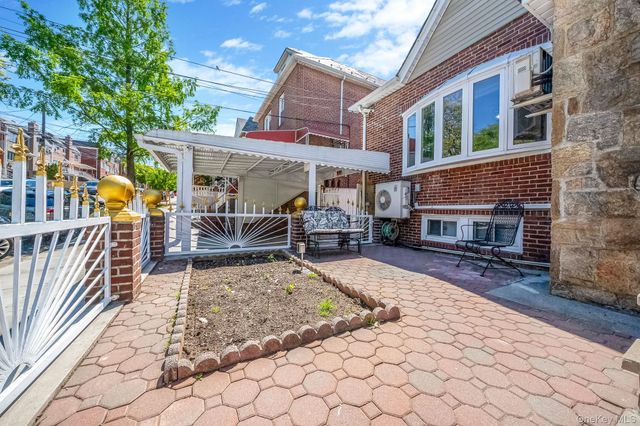 51-78 72nd Place, Maspeth, NY 11377