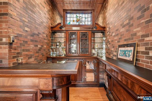 37 Park Avenue, Lyndhurst, NJ 07071