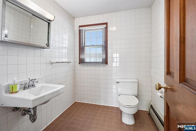 37 Park Avenue, Lyndhurst, NJ 07071