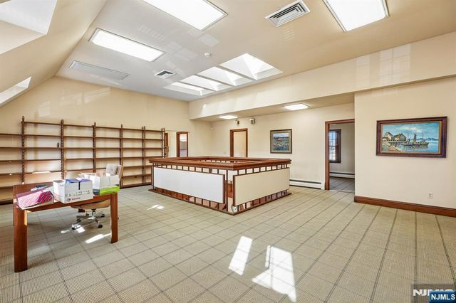37 Park Avenue, Lyndhurst, NJ 07071