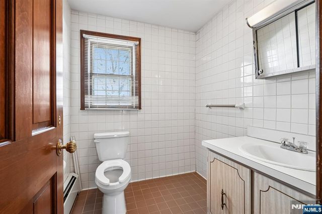 37 Park Avenue, Lyndhurst, NJ 07071