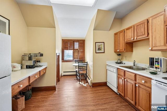 37 Park Avenue, Lyndhurst, NJ 07071