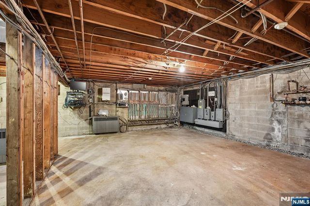 37 Park Avenue, Lyndhurst, NJ 07071