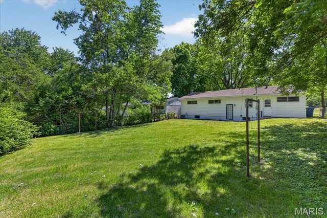 1621 Mowbry Lane, St Louis, MO 63136