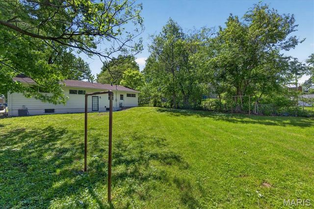 1621 Mowbry Lane, St Louis, MO 63136