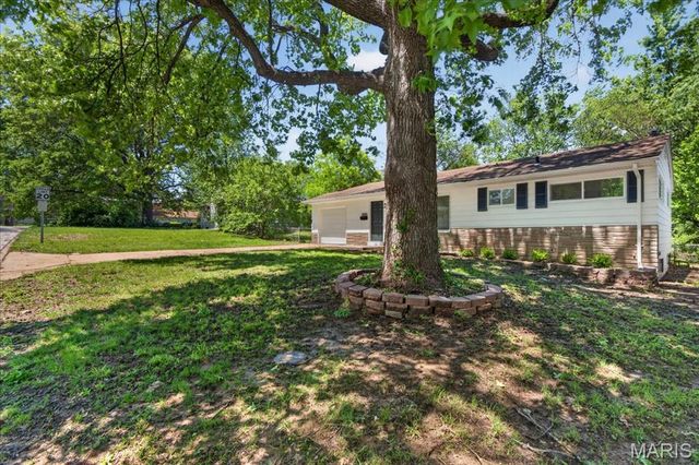 1621 Mowbry Lane, St Louis, MO 63136