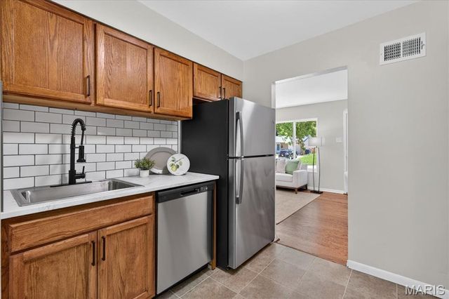 1621 Mowbry Lane, St Louis, MO 63136