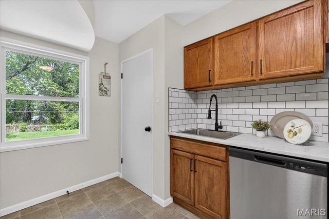 1621 Mowbry Lane, St Louis, MO 63136