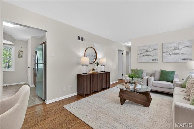 1621 Mowbry Lane, St Louis, MO 63136