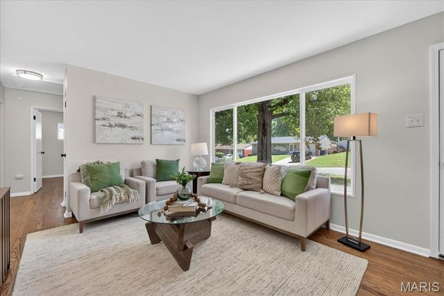 1621 Mowbry Lane, St Louis, MO 63136