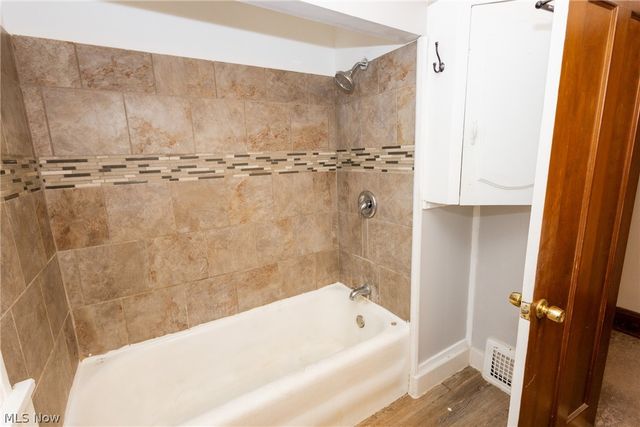 858 Roanoke Road, Cleveland Heights, OH 44121