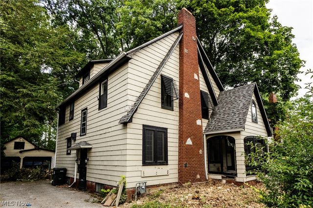 858 Roanoke Road, Cleveland Heights, OH 44121