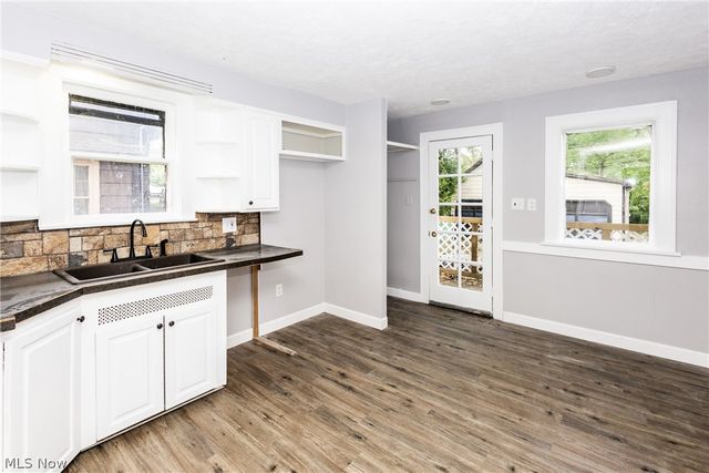 858 Roanoke Road, Cleveland Heights, OH 44121
