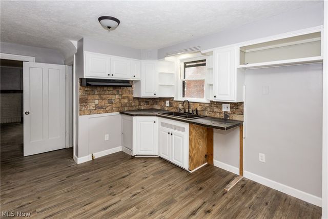 858 Roanoke Road, Cleveland Heights, OH 44121