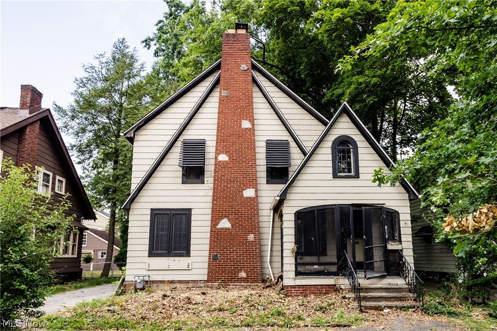 858 Roanoke Road, Cleveland Heights, OH 44121