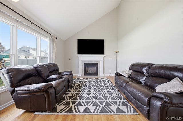 60 Elmleaf Drive, Cheektowaga, NY 14227
