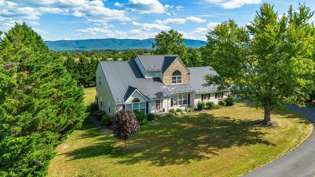 2926 LEE JACKSON HWY, Staunton, VA 24401