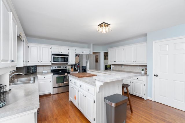 2926 LEE JACKSON HWY, Staunton, VA 24401