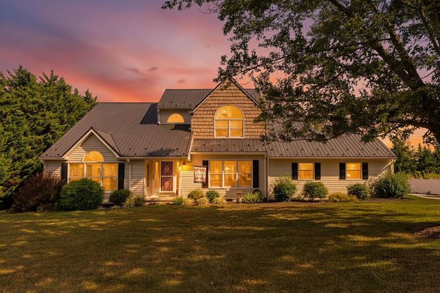 2926 LEE JACKSON HWY, Staunton, VA 24401