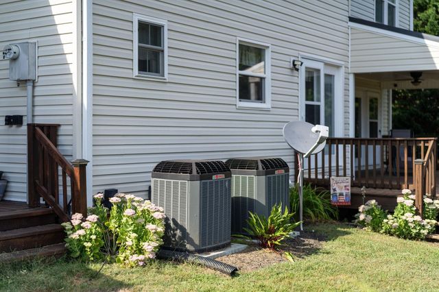 2926 LEE JACKSON HWY, Staunton, VA 24401
