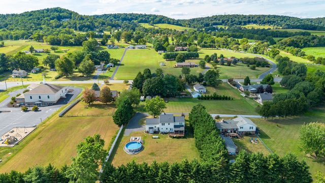 2926 LEE JACKSON HWY, Staunton, VA 24401