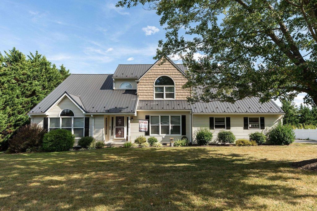 2926 LEE JACKSON HWY, Staunton, VA 24401