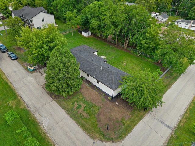 W3990 Longfellow DRIVE, Lake Geneva, WI 53147