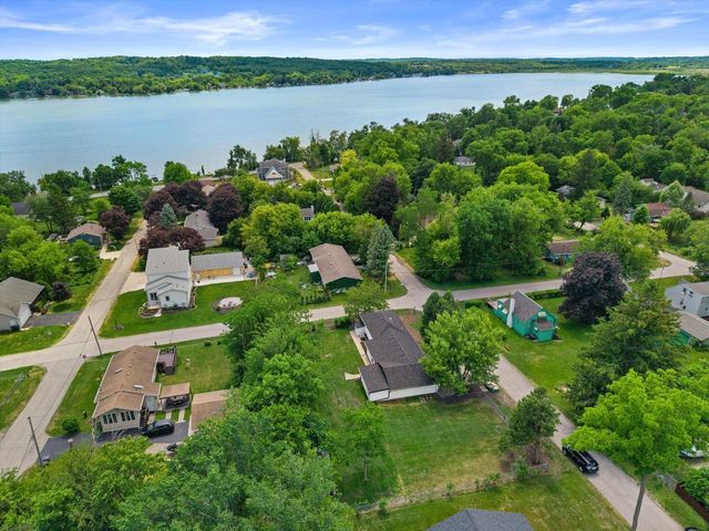 W3990 Longfellow DRIVE, Lake Geneva, WI 53147