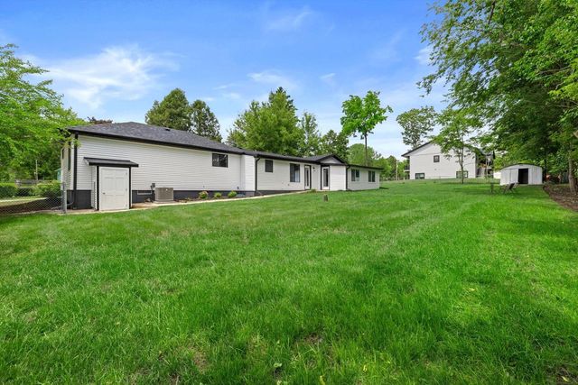 W3990 Longfellow DRIVE, Lake Geneva, WI 53147