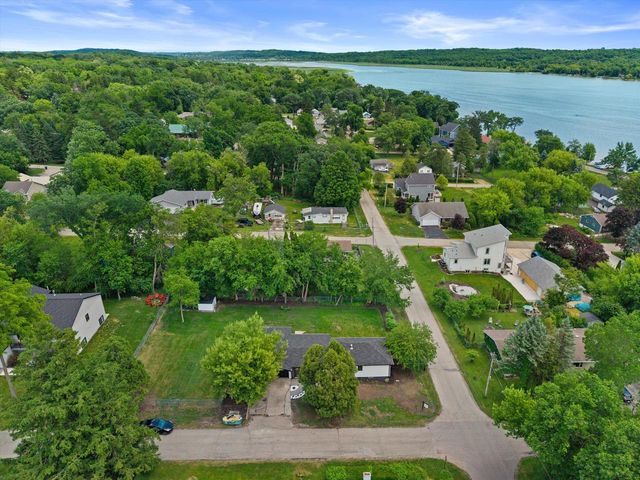 W3990 Longfellow DRIVE, Lake Geneva, WI 53147